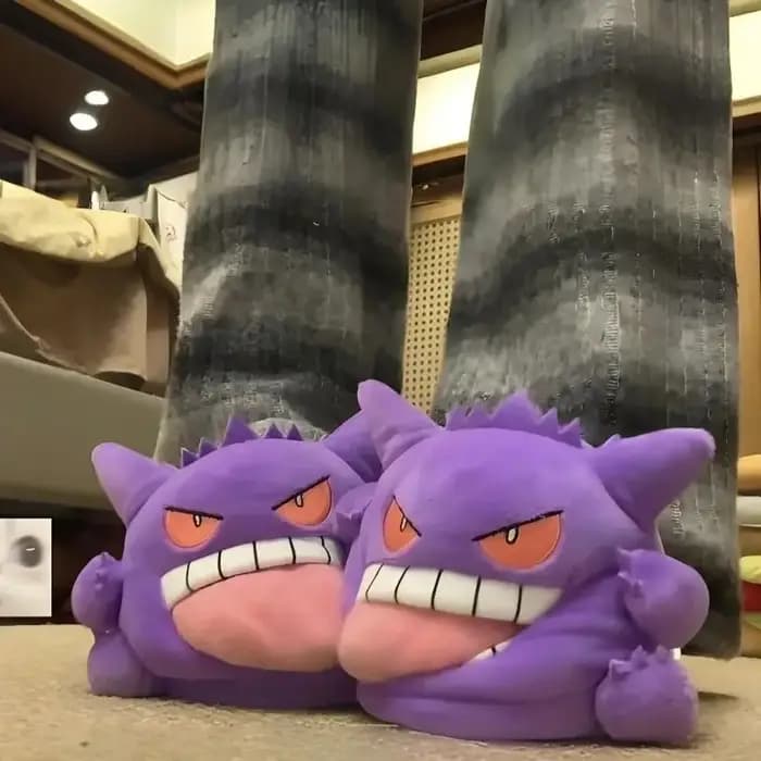 Nouvelles pantoufles en peluche Gengar