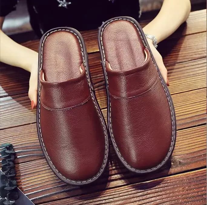 Pantoufles en cuir pour hommes et femmes