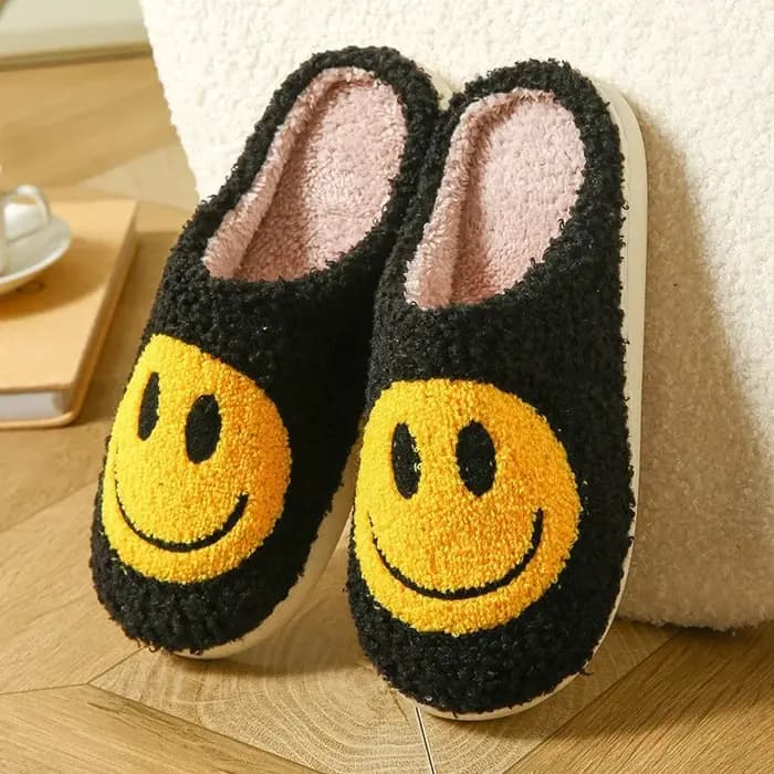 Pantoufles d'hiver pour femmes avec visages souriants