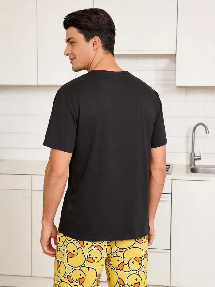 Un ensemble de pyjamas décontractés imprimés de canards