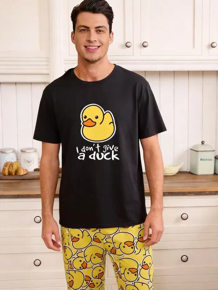 Un ensemble de pyjamas décontractés imprimés de canards
