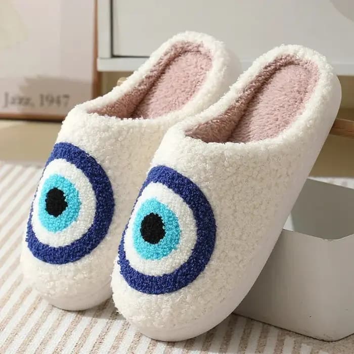 Maison floue pantoufle hommes mâle fantôme visage bleu mauvais œil