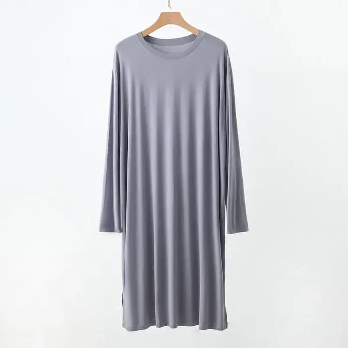 Modal femmes et hommes portent une robe de nuit