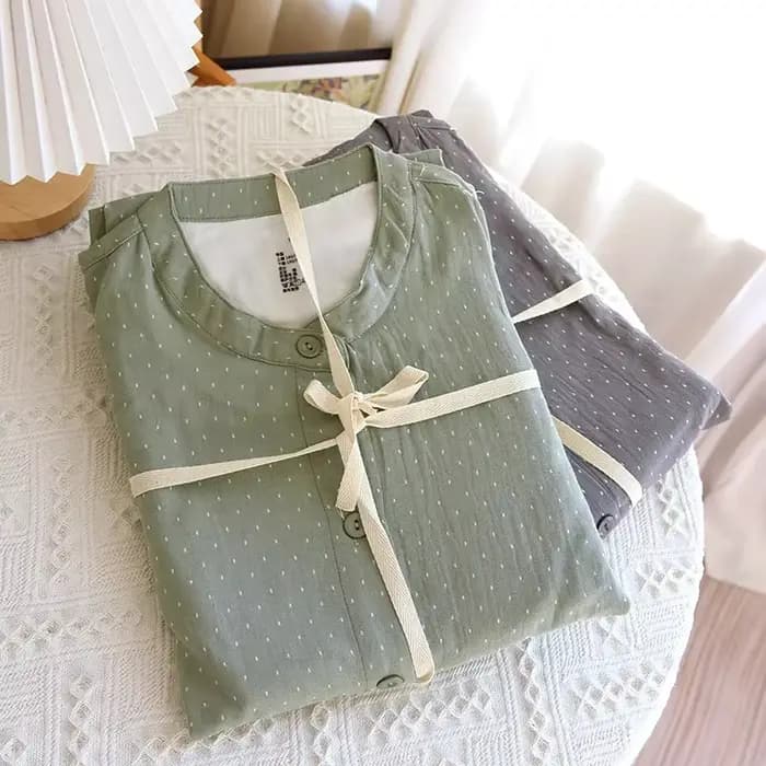 Pyjama en gaze de coton teint à pois pour femmes