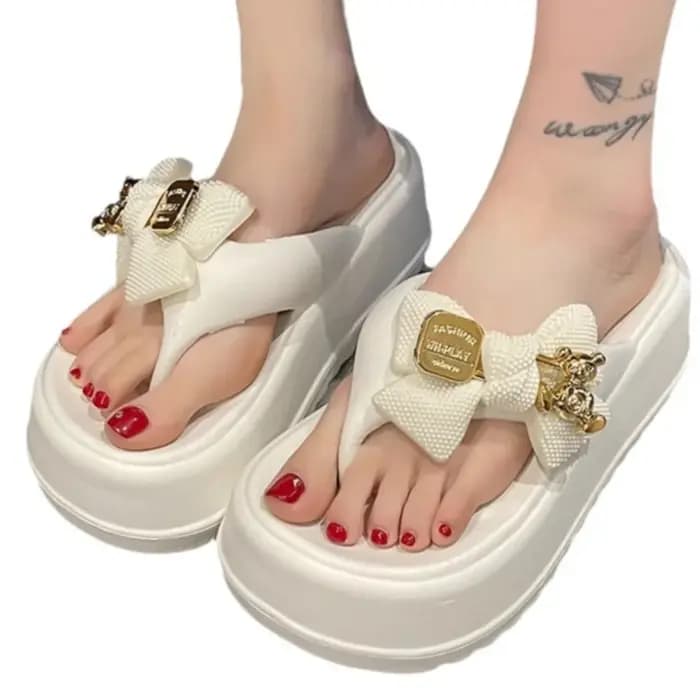 Nouveau à la mode mignon dessin animé ours pantoufles EVA été talon épais tongs anti-dérapant chaussures