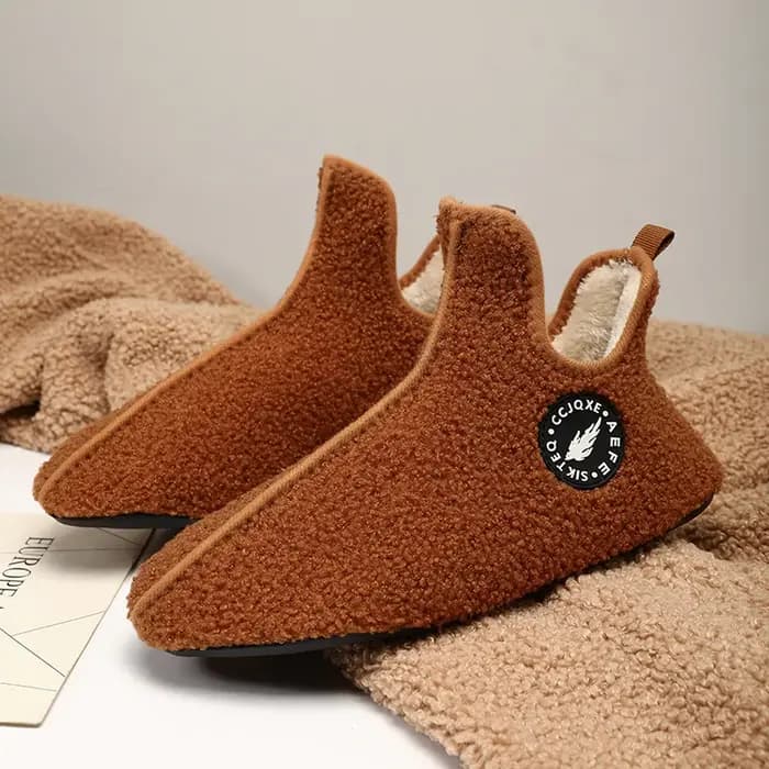 Nouveaux hommes pantoufles d'hiver de haute qualité léger chaussures de conception mode femmes en peluche pantoufle chaude sans lacet chaussure décontractée pour les Couples