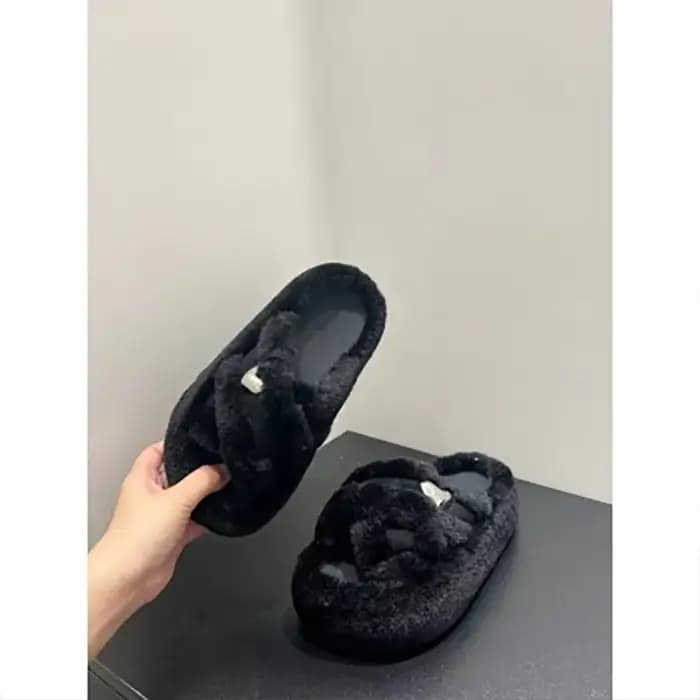 Nouvelles pantoufles en laine à semelle épaisse de style coréen pour femmes