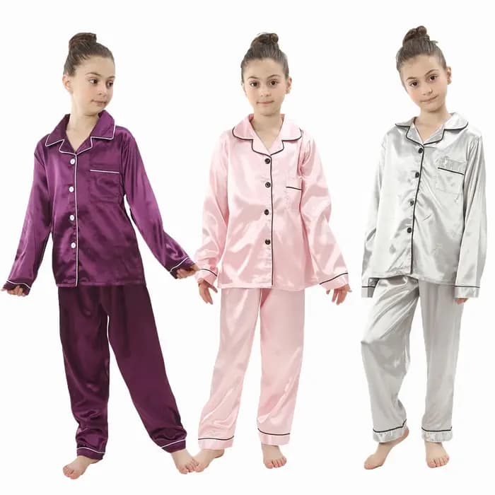 Adolescent vêtements de détente enfants maison