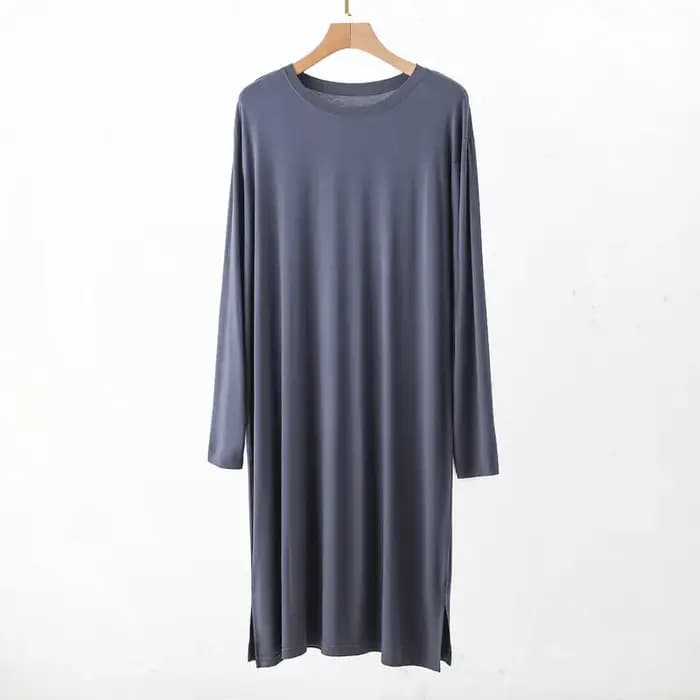 Modal femmes et hommes portent une robe de nuit