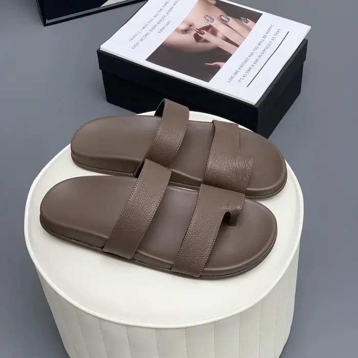 Nouvelles pantoufles XL pour femmes en cuir véritable