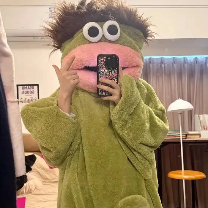 Nouvelle combinaison-pyjama 2026 Grenouille triste à poils longs
