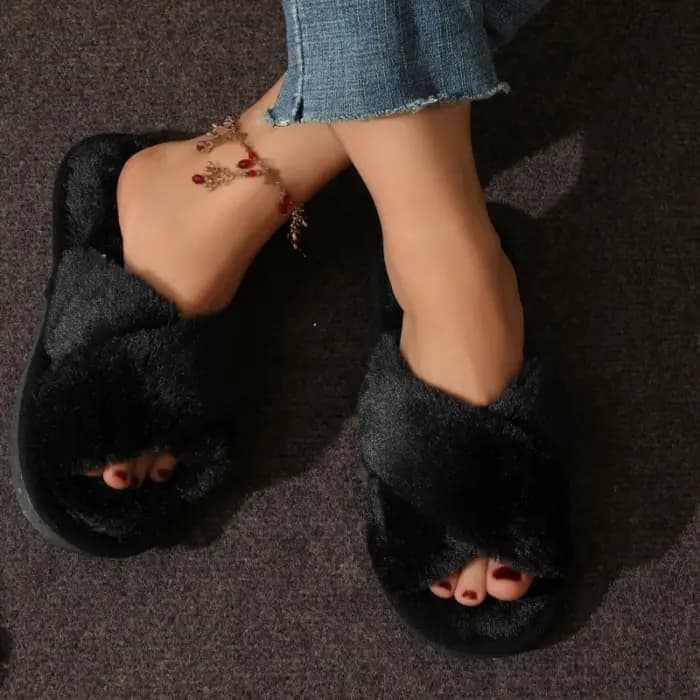 Pantoufles en peluche croisées moelleuses pour femmes