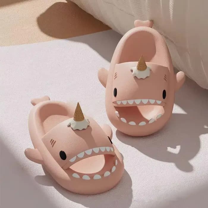 Pantoufles requin pour hommes et femmes