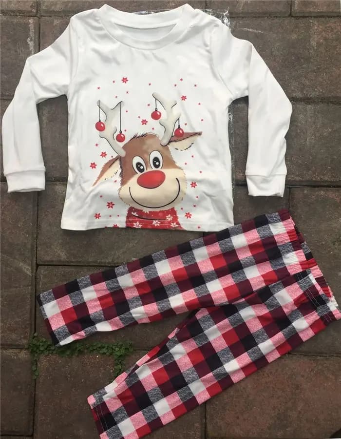Ensembles de pyjamas assortis pour la famille de Noël