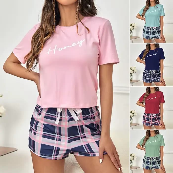 Nouvel ensemble de pyjama 2 pièces pour femme : hauts à manches courtes imprimés et shorts à carreaux avec cordon de serrage – Tenue décontractée et confortable