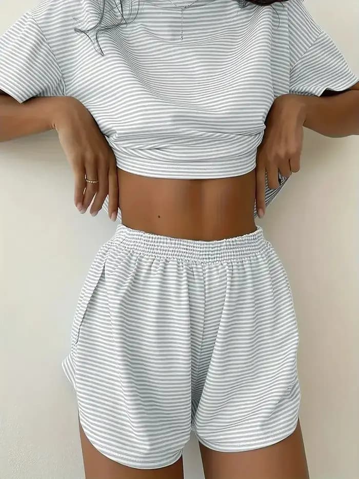 Nouvel ensemble pyjama rayé pour femme 2026 – T-shirt à manches courtes et short 2 pièces pour l'été – Tenue décontractée ample à col rond pour la maison