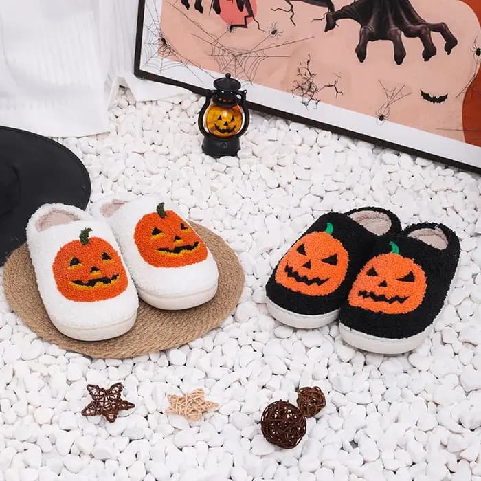 Pantoufles de citrouille d'halloween confortables pour femmes