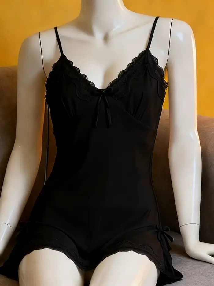 Robe de nuit en satin pour femme avec dentelle