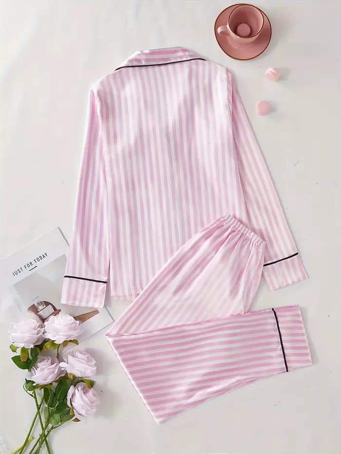 Ensemble pyjama rayé élégant pour femmes