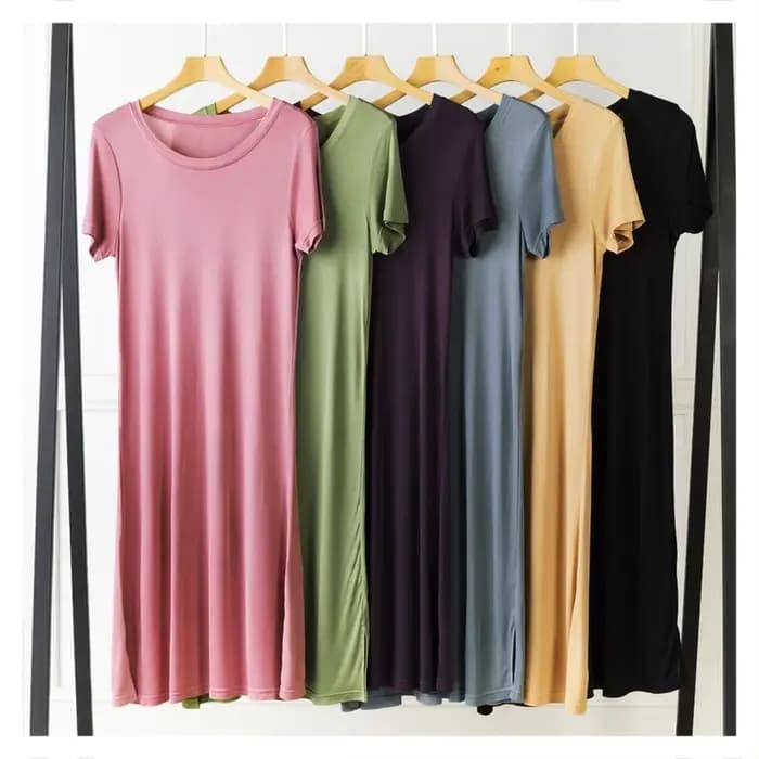Robe en soie tricotée couleur unie