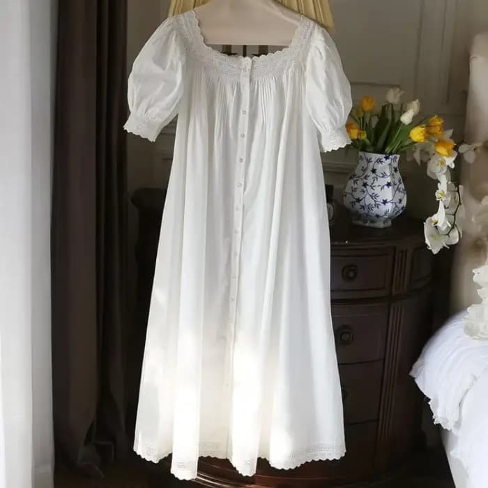 Robe de nuit blanche victorienne pour femmes