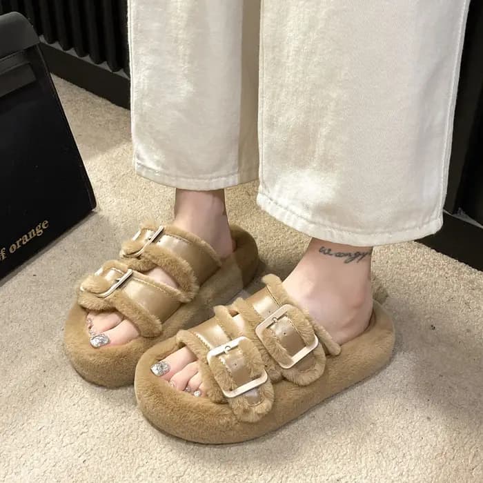 Pantoufles en fausse fourrure pour femmes