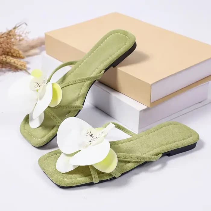Nouvelles pantoufles à enfiler pour femmes