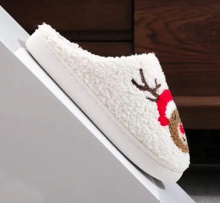 Hiver noël femmes maison pantoufles hommes intérieur doux sandales antidérapantes Couples chaud en peluche diapositives plates adultes unisexe belles chaussures