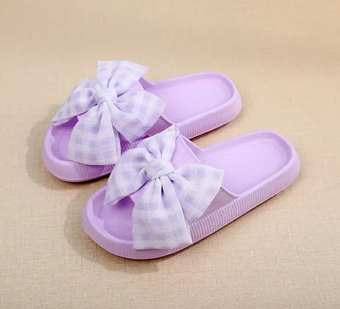 Pantoufles d'été à carreaux violets et blancs pour femmes