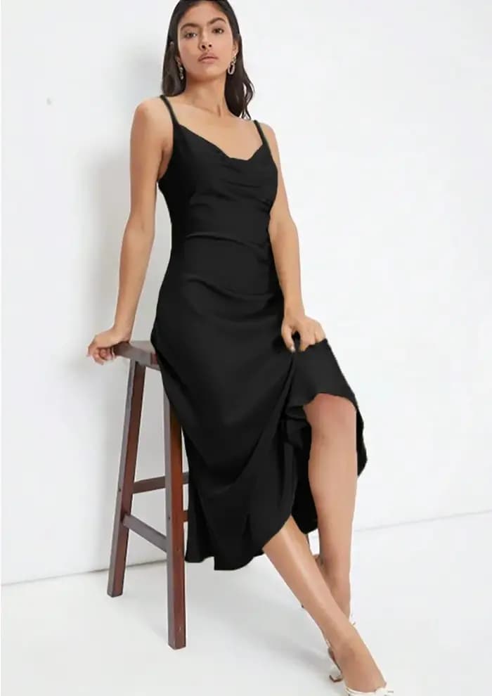 Robe longue en satin sexy pour femme avec encolure drapée