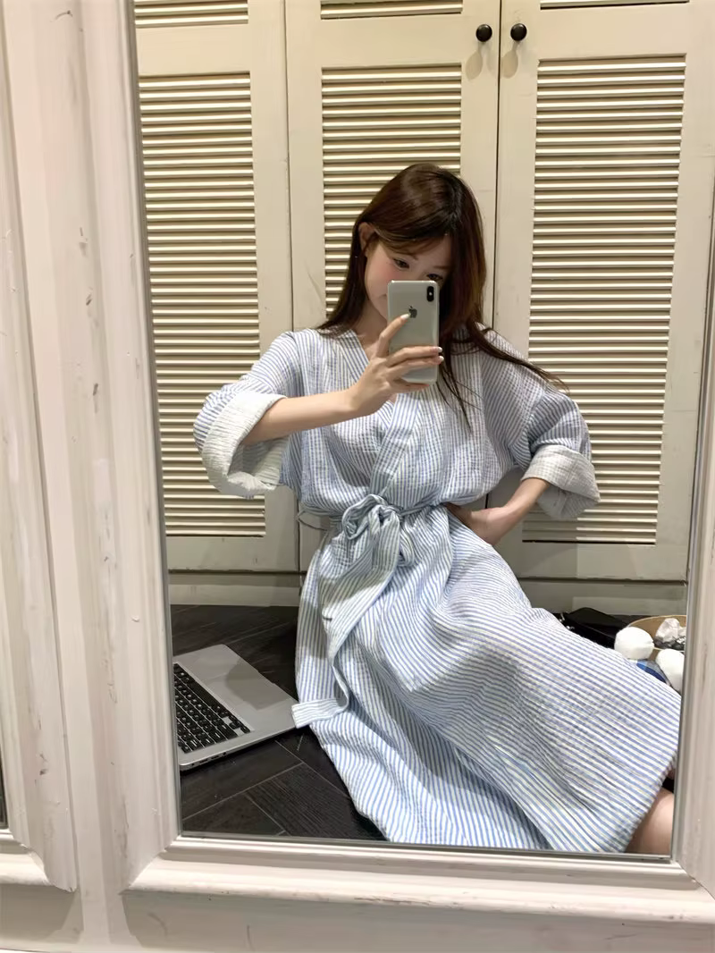 Chemise de nuit rayée bleue, robe de matin décontractée ample et simple à manches longues pour femme
