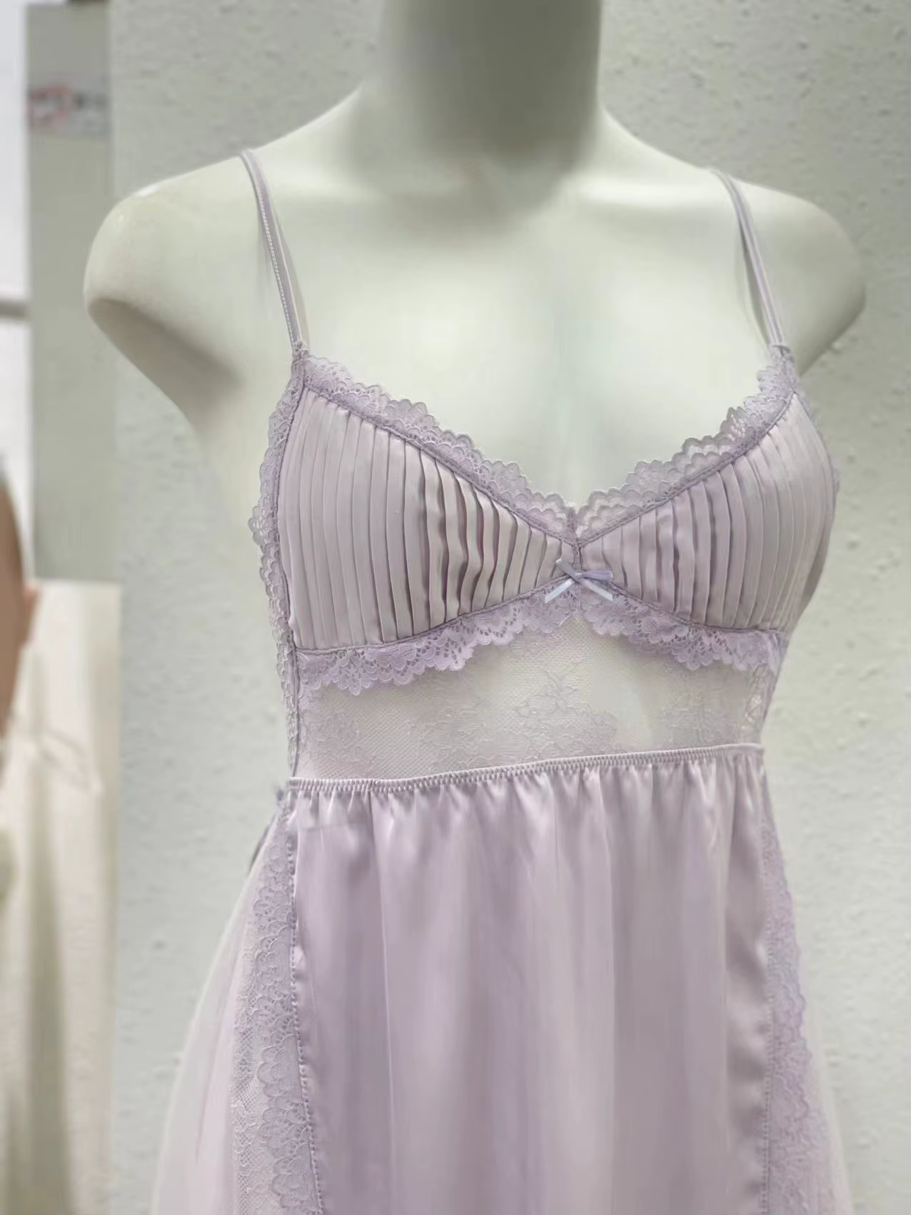 Robe de nuit à volants à col en V pour femmes, belle robe de nuit à bretelles dans le dos, coupe cou
