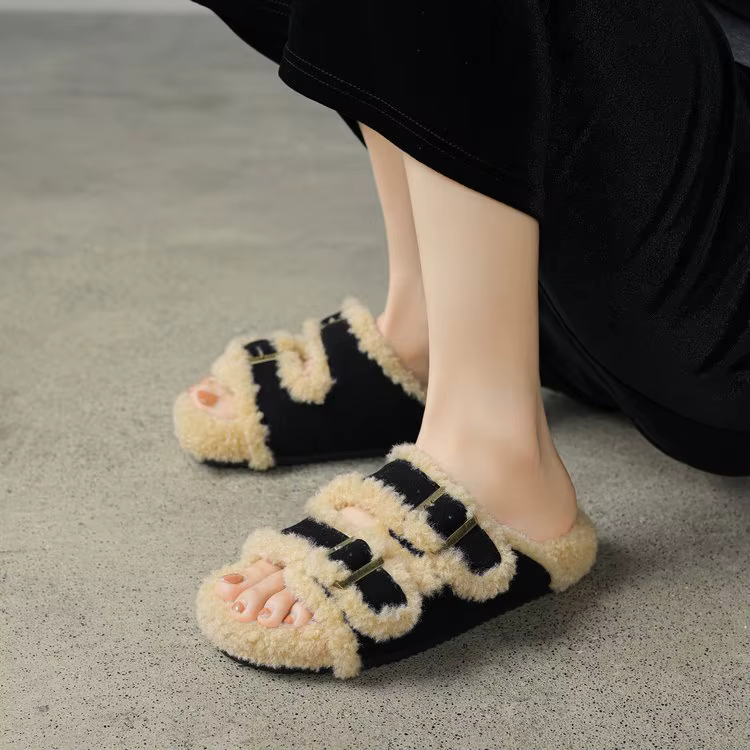 Nouvelles pantoufles plates d'hiver en coton pour femmes, pantoufles décontractées doublées floues, 