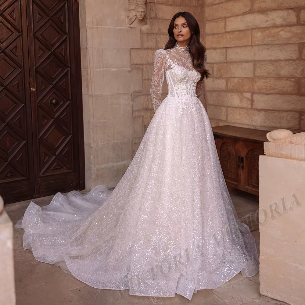 Robe de mariée élégante VIKTORIA pour femme, col montant, coupe trapèze, avec appliques boutonnées e