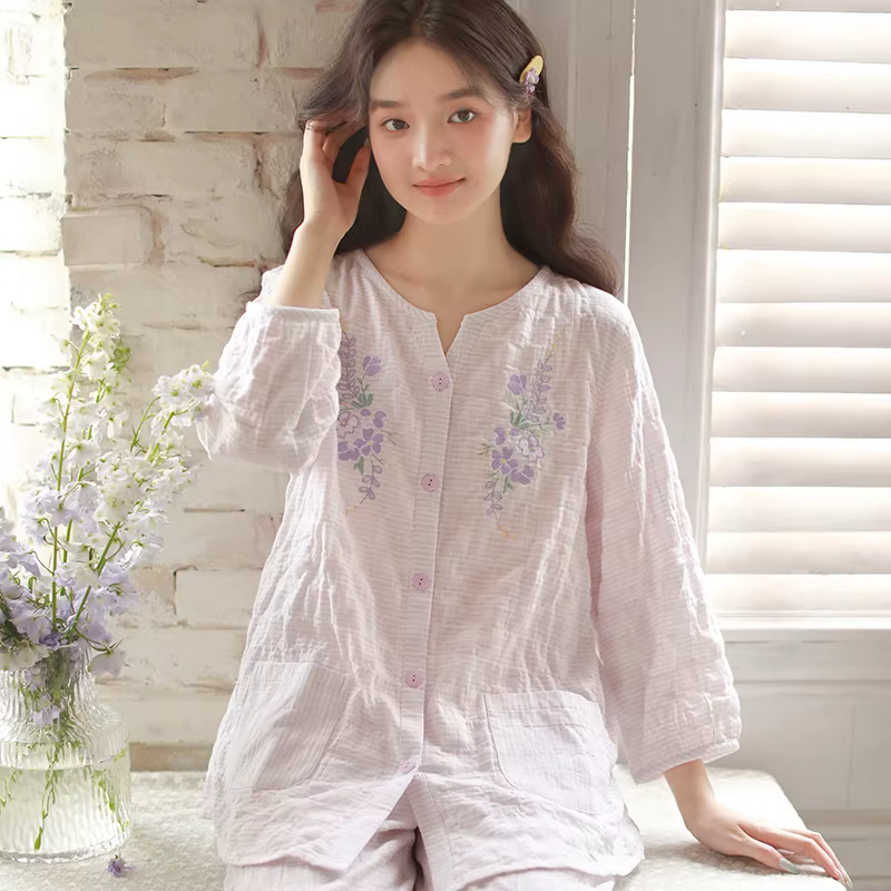 Pyjama pour femmes, ensemble décontracté brodé exquis à manches trois-quarts et pantalon ample