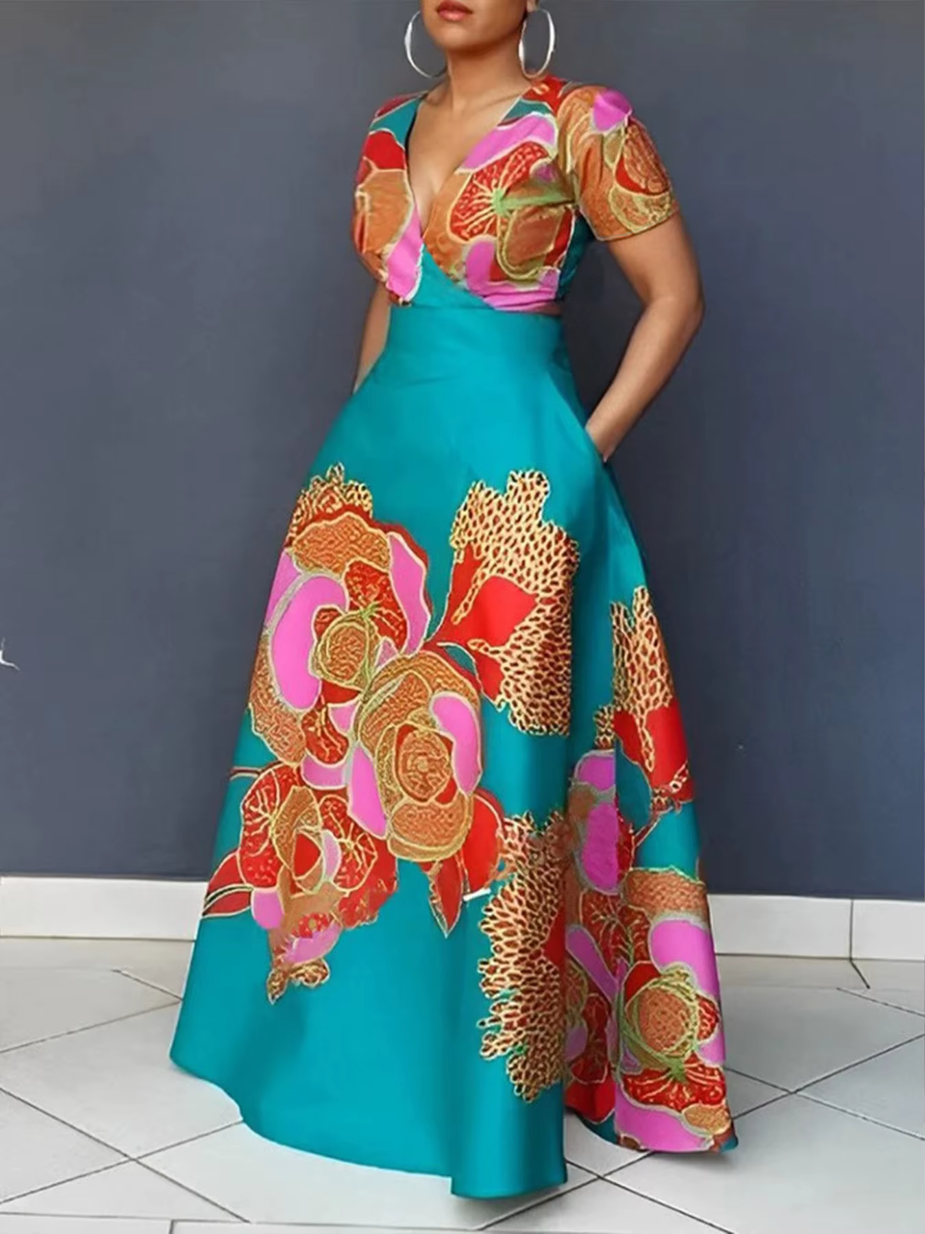 Robe florale à manches courtes et col en V, conçue spécifiquement pour les femmes, parfaite pour les