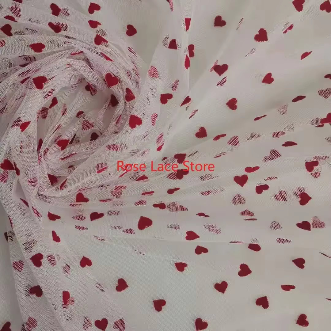 Tissu en dentelle floquée coeur rouge, tissu en Tulle en maille de cœur floqué rouge mignon pour rob