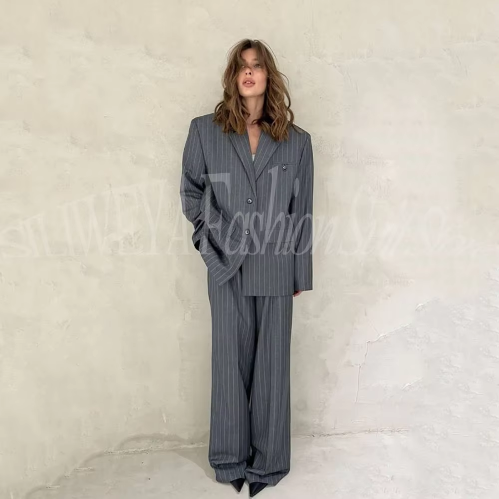 Costume minimaliste haut de gamme pour femmes, ensemble blazer et pantalon gris à rayures fines, élé