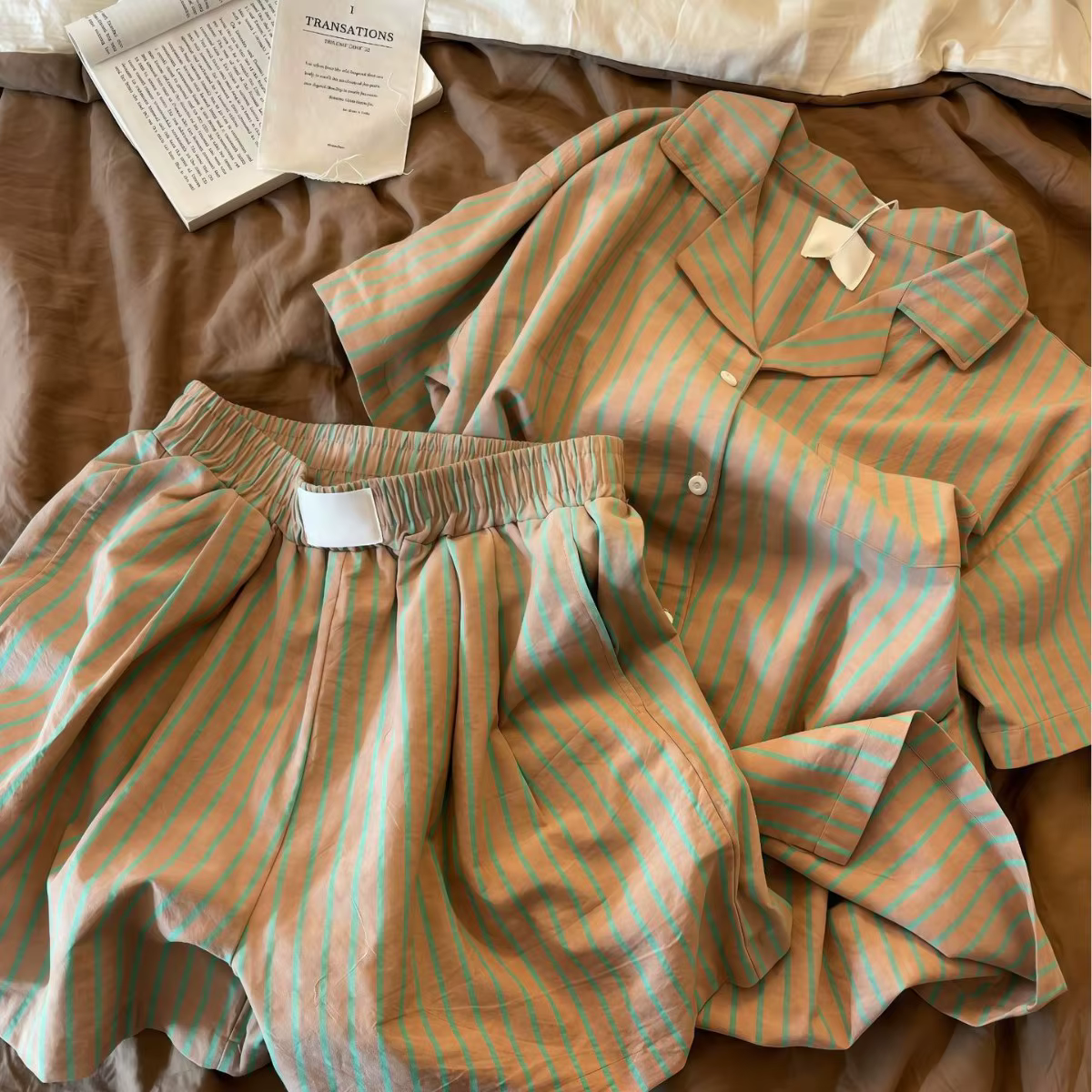 Pyjama rayé style vintage pour femme : Nouvelle collection été – Haut à manches courtes et short