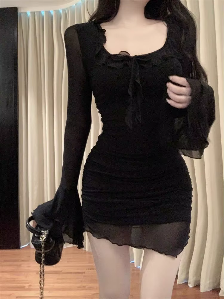 Robe violette en Tulle à manches évasées