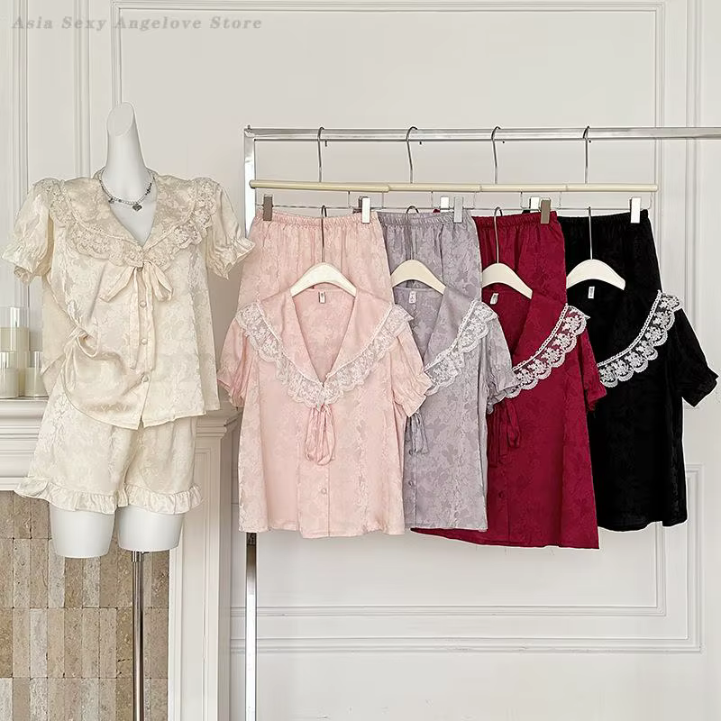 Manches courtes pyjama costume Satin vêtements de nuit boutonné haut et Short de luxe dentelle col en v