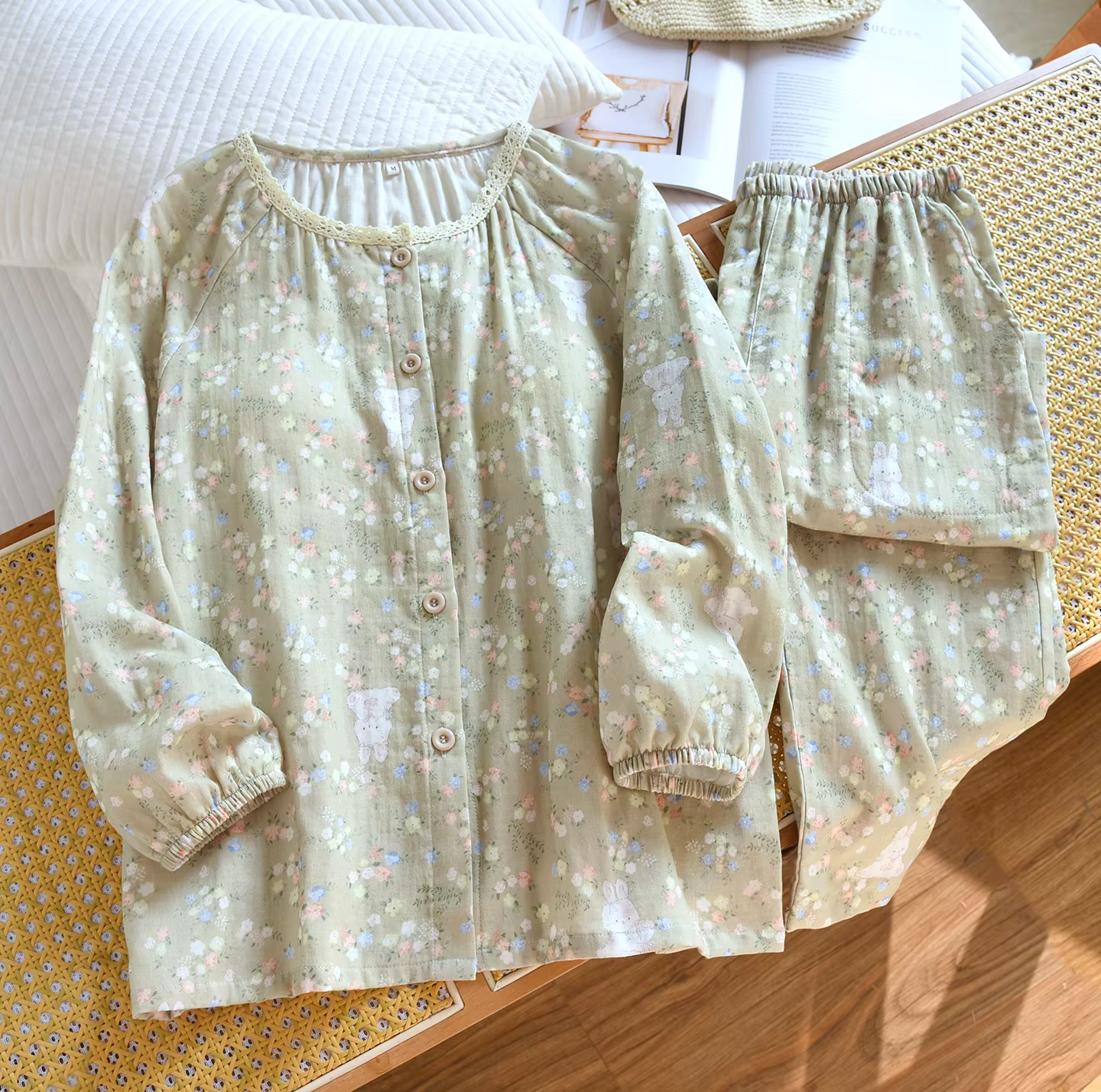 Pyjama en dentelle à fleurs pour femmes avec coussinets de poitrine
