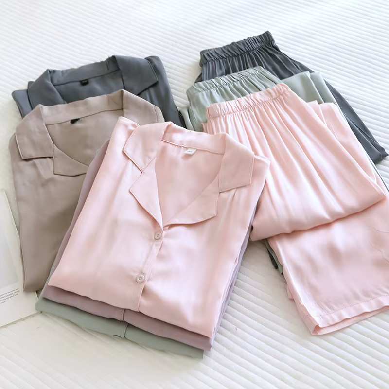 Pyjamas en coton et soie pour hommes et femmes
