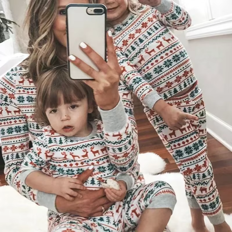 Ensemble pyjama assorti de noël en famille