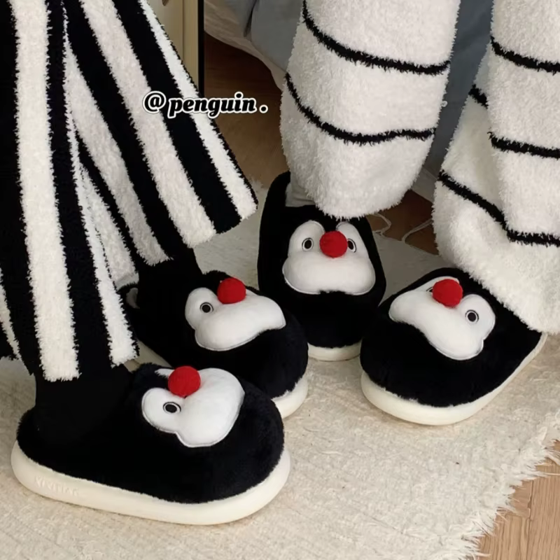 Pantoufles moelleuses pingouin de dessin animé pour femmes et hommes