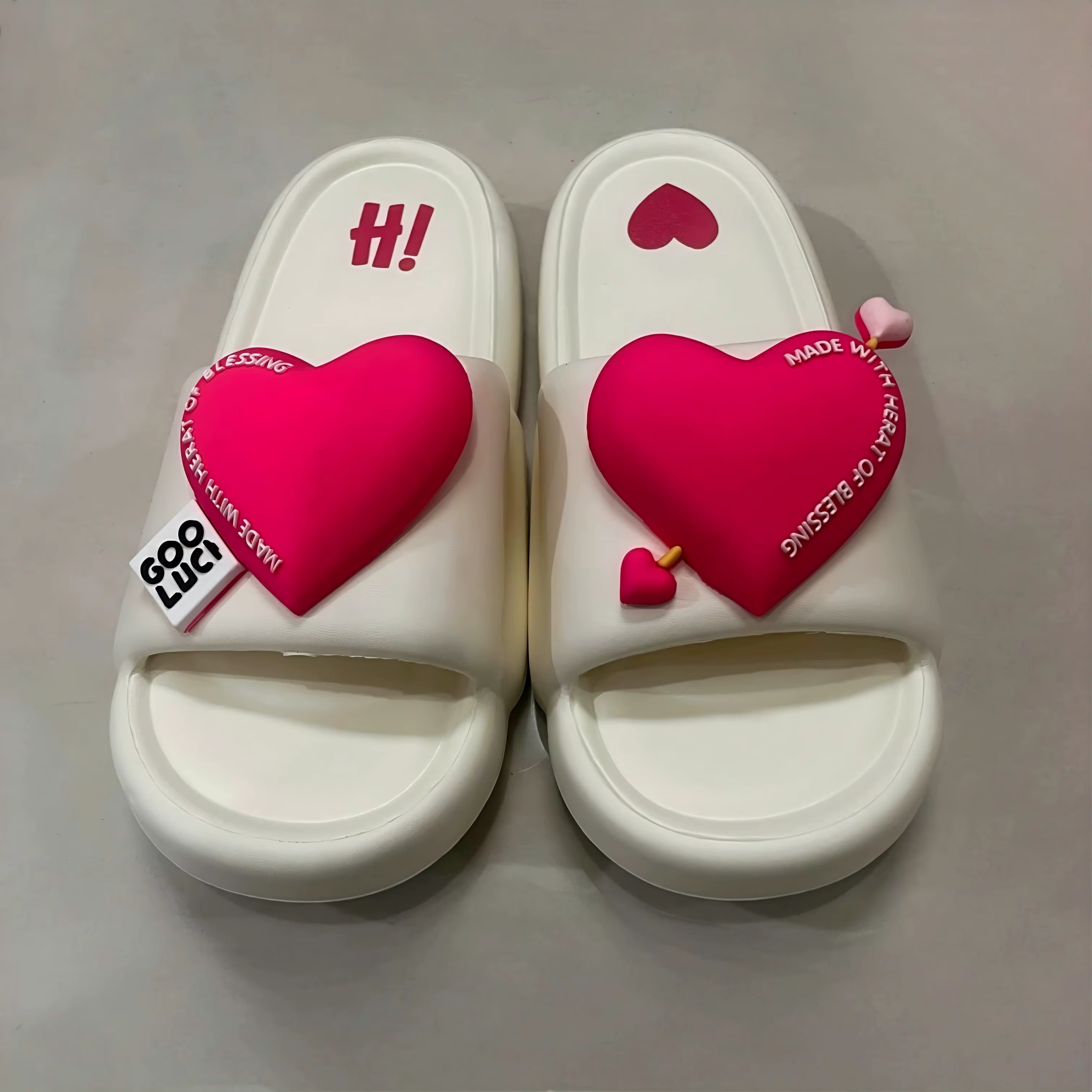 Pantoufles coeur stéréo pour femmes
