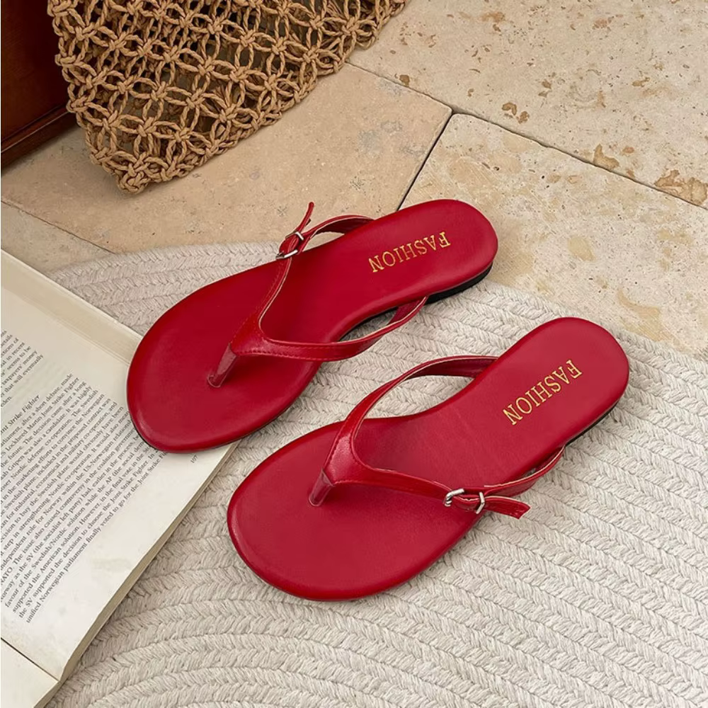 Nouvelles tongs rouges antidérapantes à semelle plate pour femmes