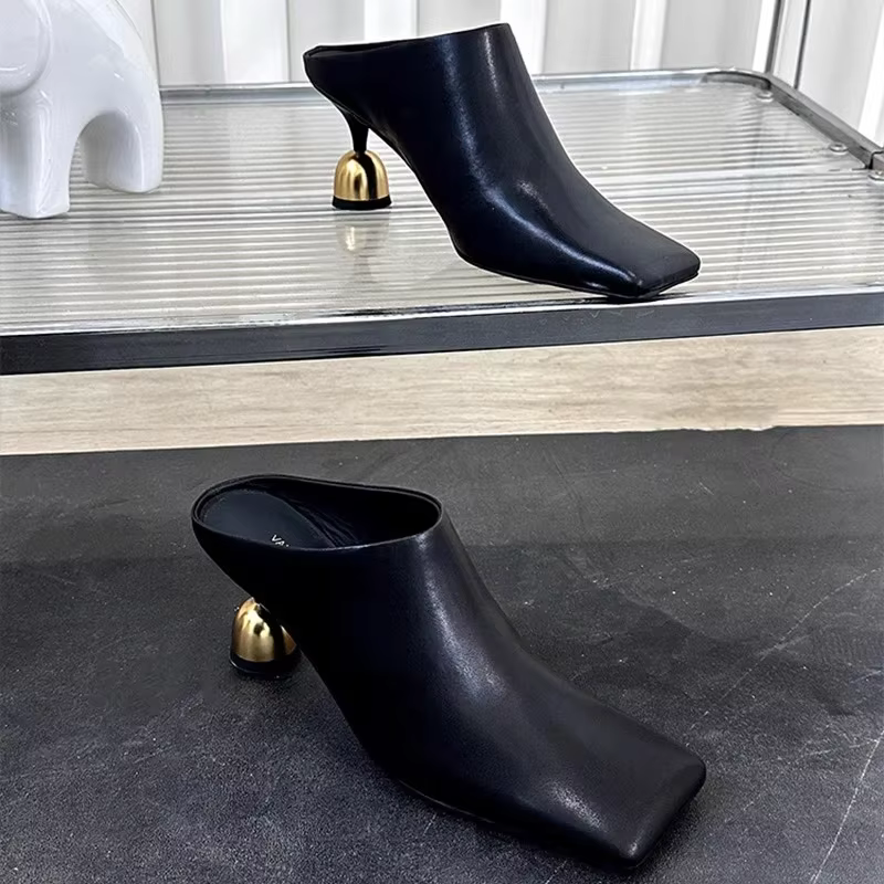 Nouvelles pantoufles pour femmes en peau de mouton blanche