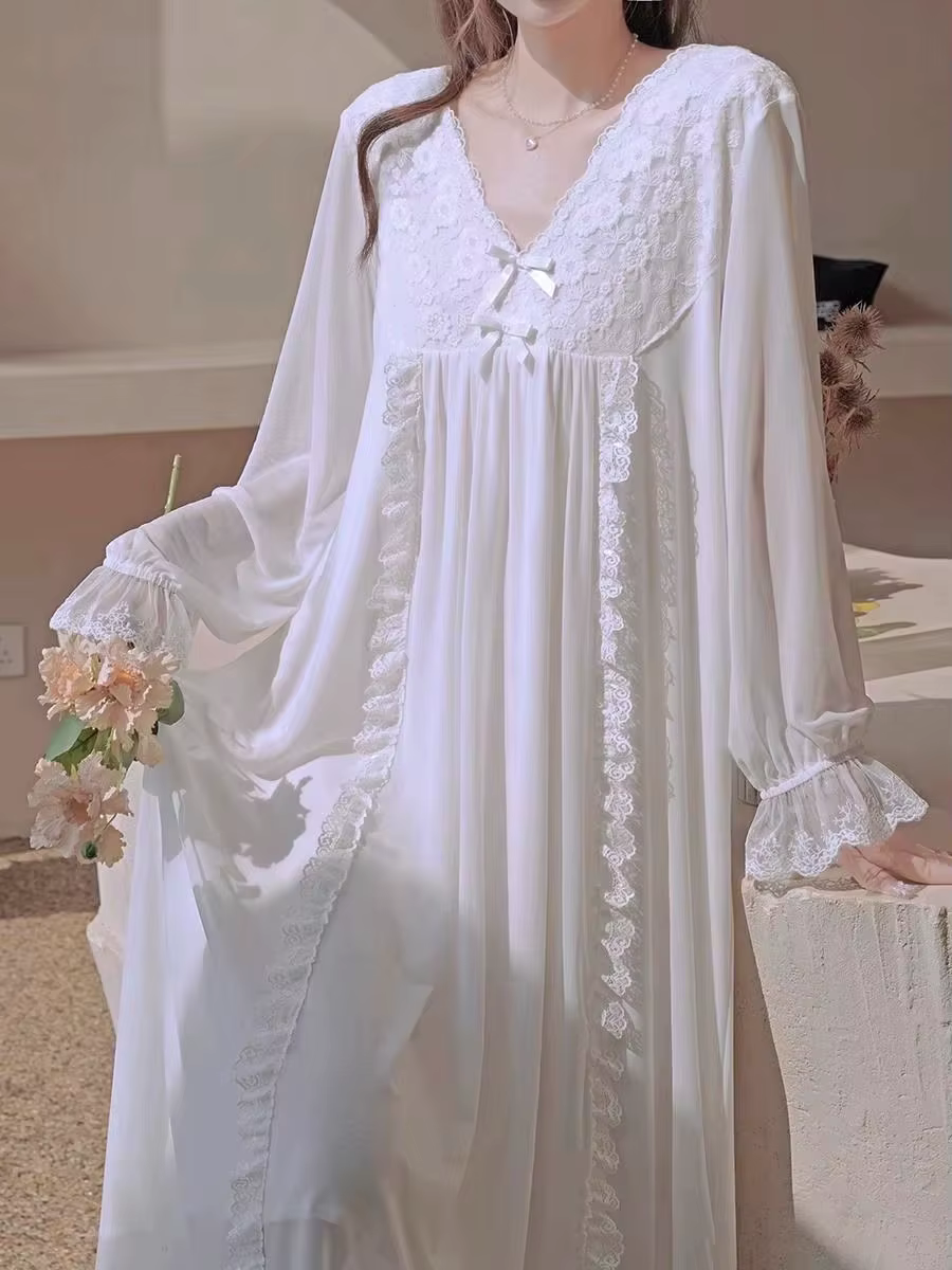 Chemise de nuit blanche en dentelle à manches longues pour femmes
