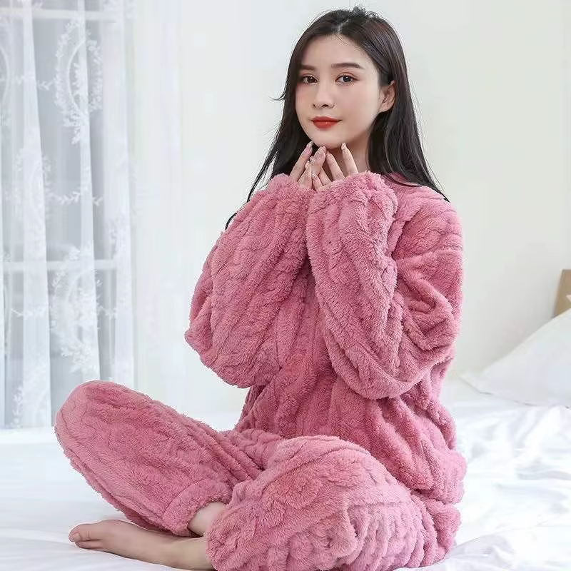 Pyjama en velours corail pour femmes
